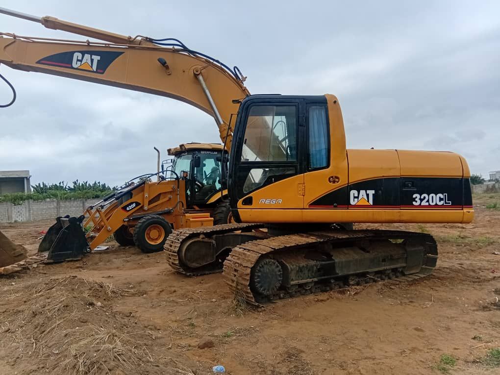 Travaux de poussage et de nivellement — Bulldozer D6R